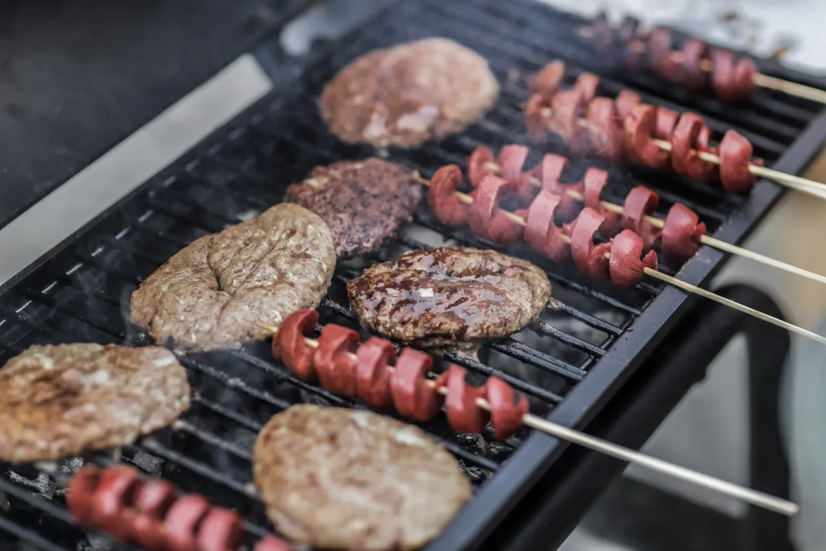 Grille gazowe a węglowe: Porównanie tradycji z nowoczesnością